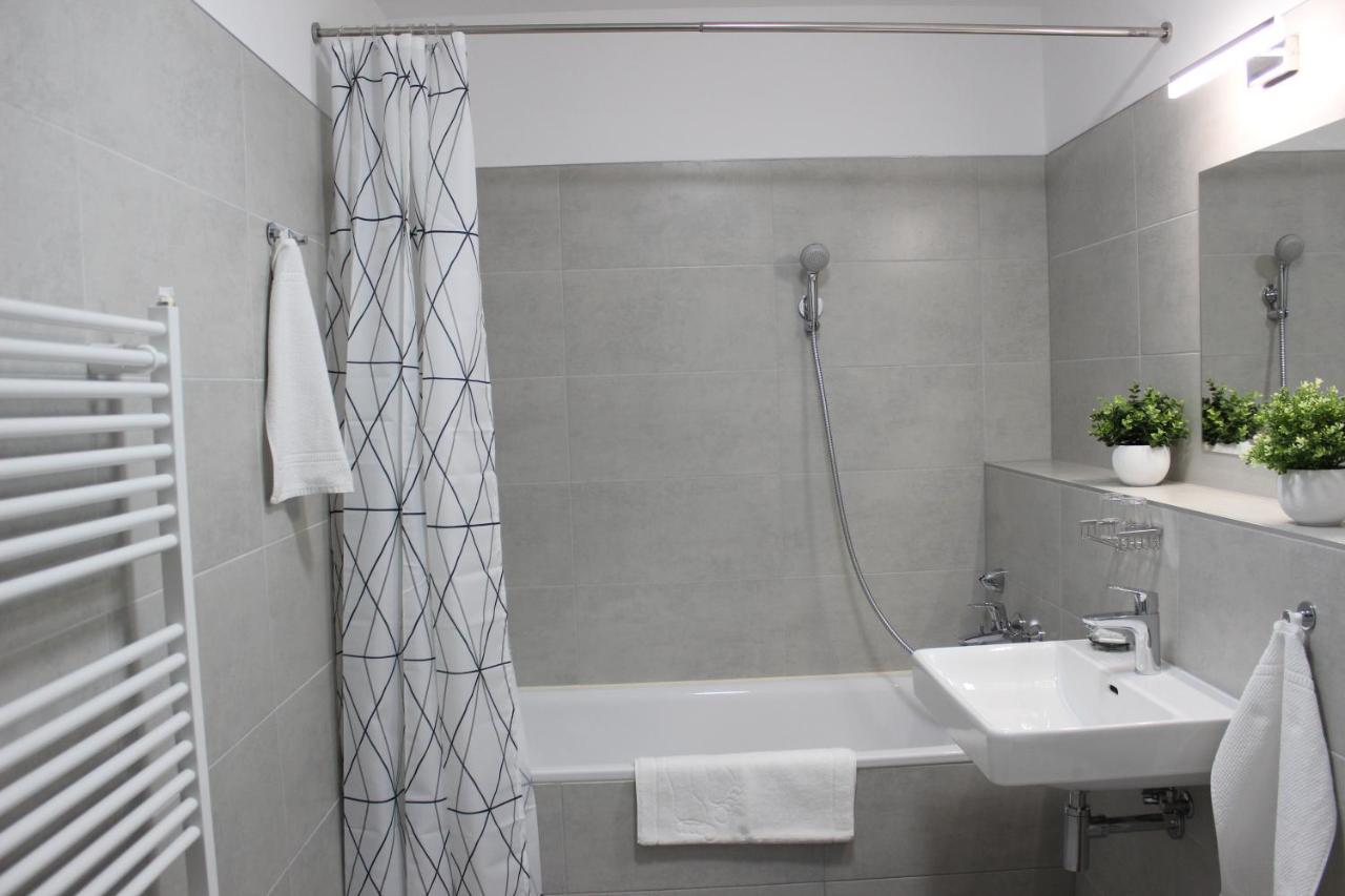 Leo Apartment Free Parking - Augusta Bratislava Exterior photo