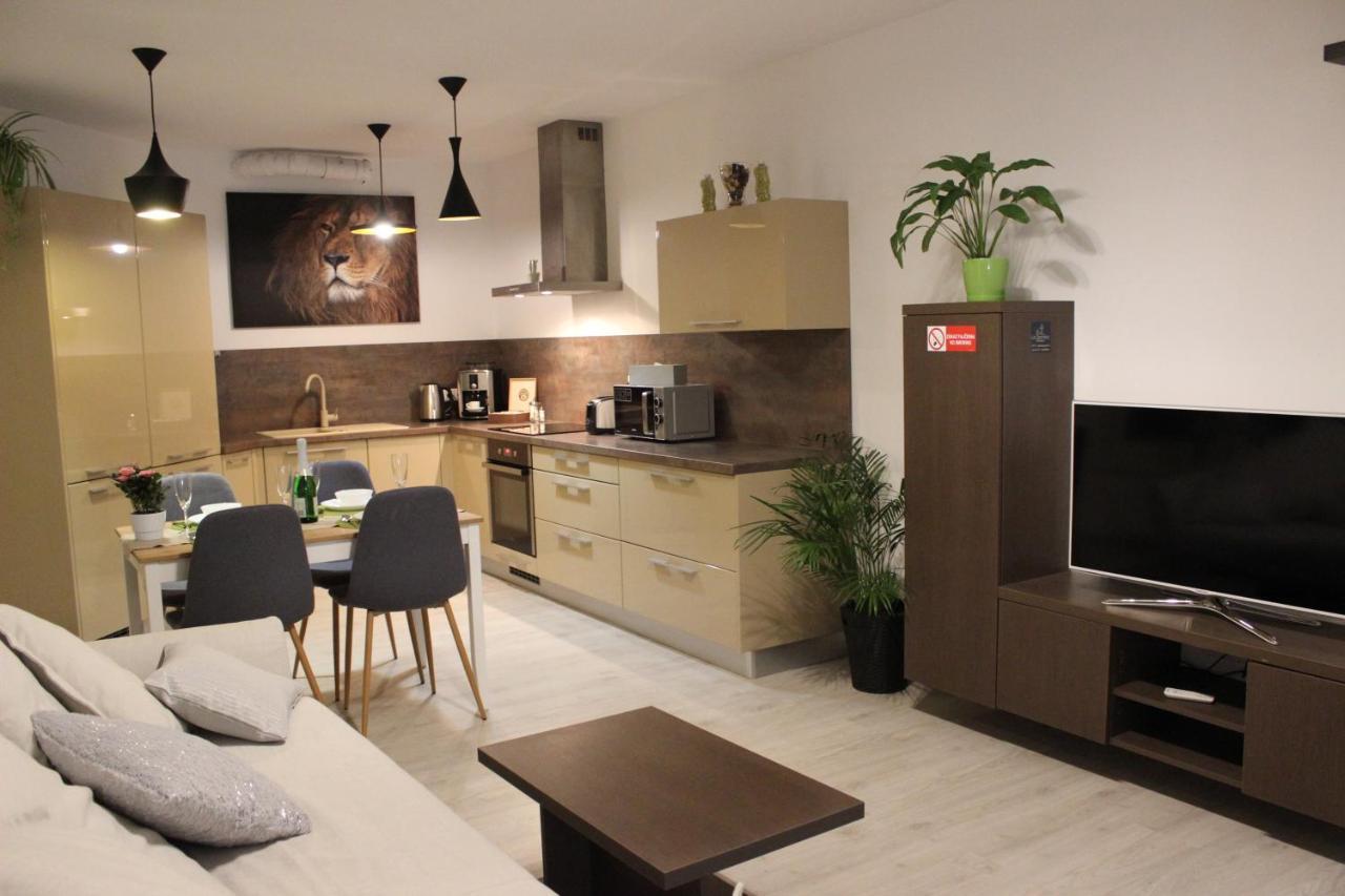 Leo Apartment Free Parking - Augusta Bratislava Exterior photo