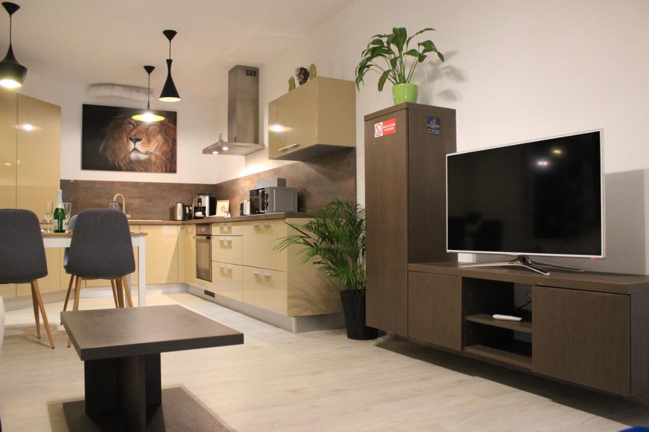 Leo Apartment Free Parking - Augusta Bratislava Exterior photo
