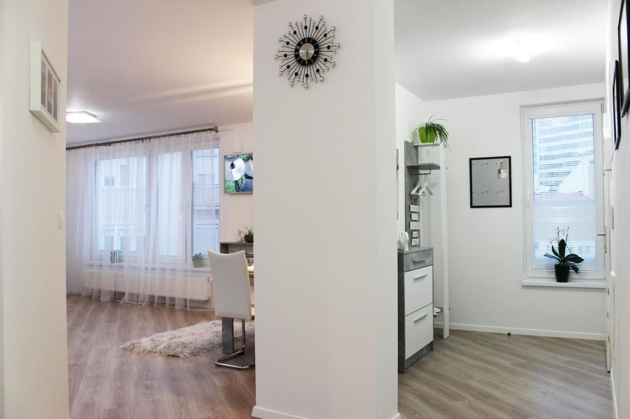 Leo Apartment Free Parking - Augusta Bratislava Exterior photo